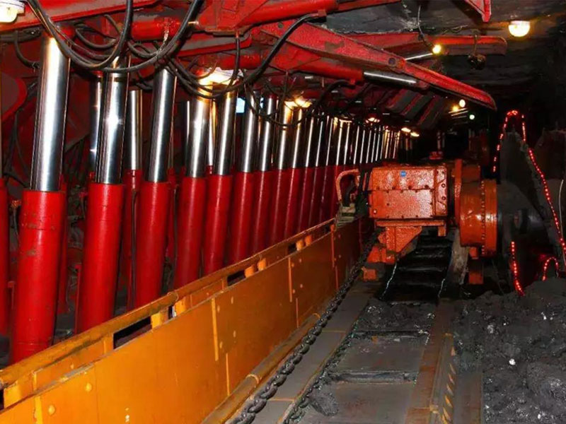 我國礦井數(shù)量由1萬多處降至4200處左右大型現(xiàn)代化煤礦已成煤炭生產主體